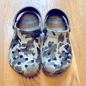 Boys camo crocs